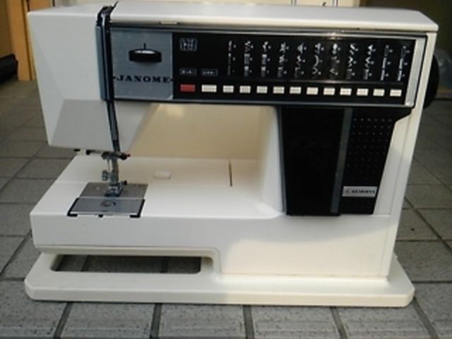 日本最初の家庭用コンピューターミシンです。_b0213187_0171727.jpg