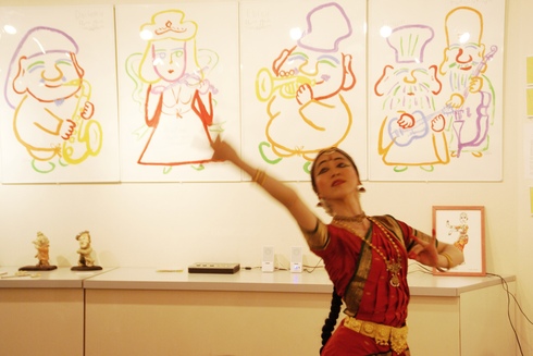 HAPPY MUSIC展as小澤一雄第21回OZART2011～南インド古典舞踊バラタナティヤムby岸美和＠世界観ギャラリー_f0006713_1125128.jpg