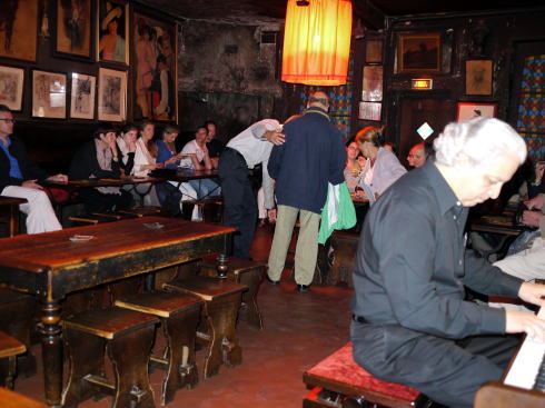 「AU LAPIN AGILE」_c0090198_45413.jpg