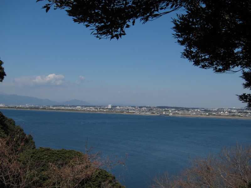まさしくサザンワールド！(中編）ー派手なイメージとは違い島情緒あふれる江の島_e0138081_4441685.jpg