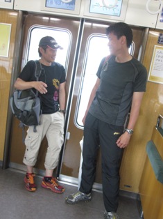 Hankyu train_b0050787_8403554.jpg