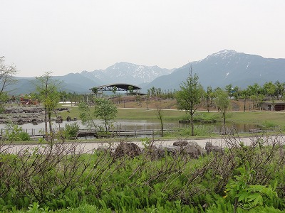 八色の森公園の屋外ステージ_a0084753_16403335.jpg