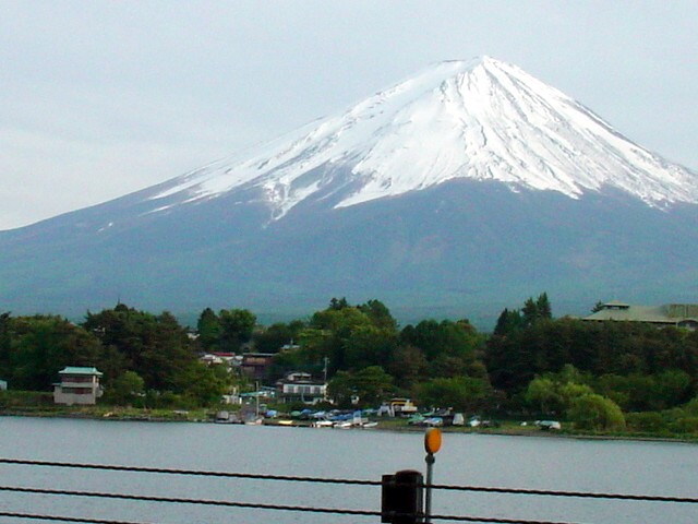 ♪富士は日本一の山♪_e0074955_1901943.jpg