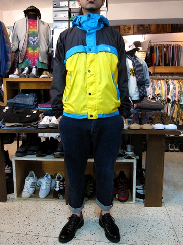 90\'s THE NORTH FACE ナイロンジャケット Sサイズ　グッドカラー！！_b0122883_1850416.jpg