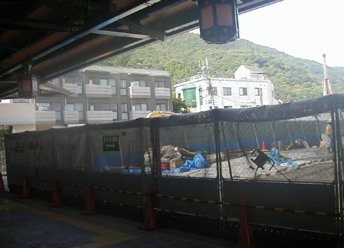 ●嵐山駅前の変化、その106(駅舎から広場、脇道)_d0053294_10352969.jpg