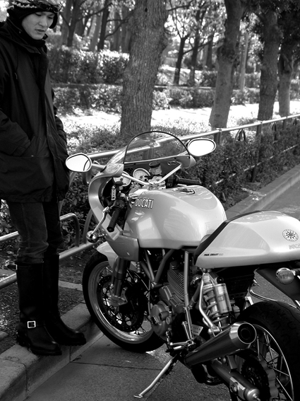 5COLORS「君はなんでそのバイクに乗ってるの?」#37 _f0203027_1941243.jpg