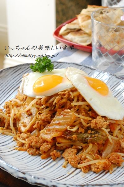魅惑の豚ひきキムチの卵乗せ_d0104926_5352692.jpg