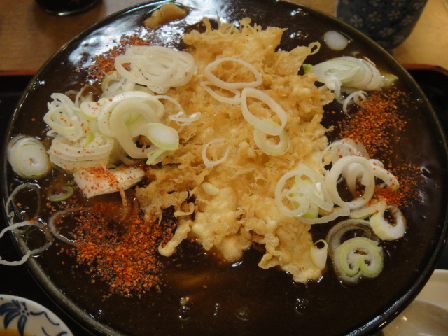 銚子で鮪の太巻きと平目の天麩羅入りカレー蕎麦です。_d0230658_15105727.jpg