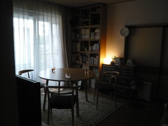 丸いテーブル_d0224984_23272660.jpg