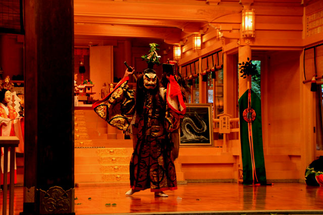 貴船神社 貴船祭りの神楽2_e0048413_2004096.jpg