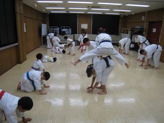 手稲教室 馬飛び、約束組手 楽しみました!_c0118332_21585726.jpg