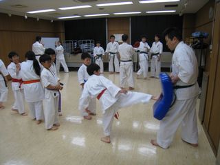 手稲教室 馬飛び、約束組手 楽しみました!_c0118332_2211718.jpg