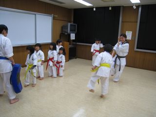 手稲教室 馬飛び、約束組手 楽しみました!_c0118332_2213770.jpg