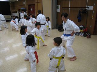 手稲教室 馬飛び、約束組手 楽しみました!_c0118332_2221351.jpg