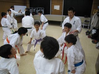 手稲教室 馬飛び、約束組手 楽しみました!_c0118332_2222542.jpg