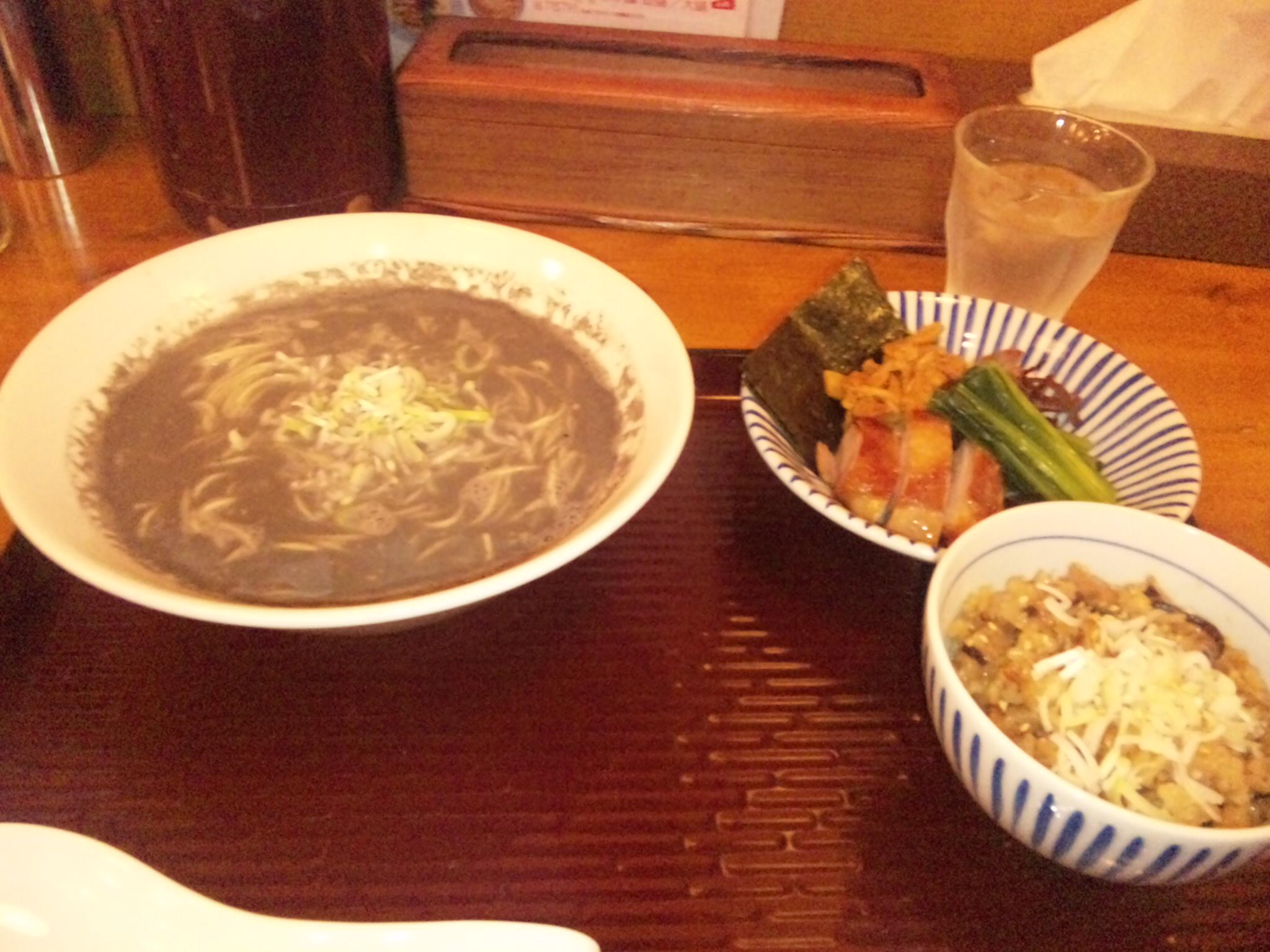 黒いラーメン_c0052673_15485845.jpg