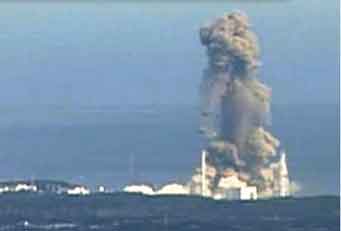 『福島原発3号機は原子炉自体爆発して傾いており、水蒸気爆発済み』／　証拠画像？！_b0003330_12463829.jpg