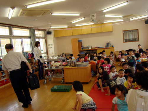 平均年齢 4歳と80歳(くらいかな・・)_a0047200_22455530.jpg