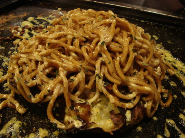 西荻窪「お好み焼き 西荻ラスカル」へ行く。_f0232060_1263175.jpg