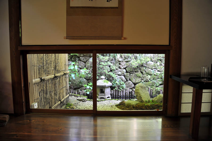 三千院 と 五葉松 (京都)_a0042310_10123522.jpg