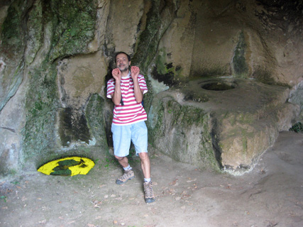 ヴィトッツァ洞窟の住居群１ 、トスカーナ ソラーノ_f0234936_3241347.jpg