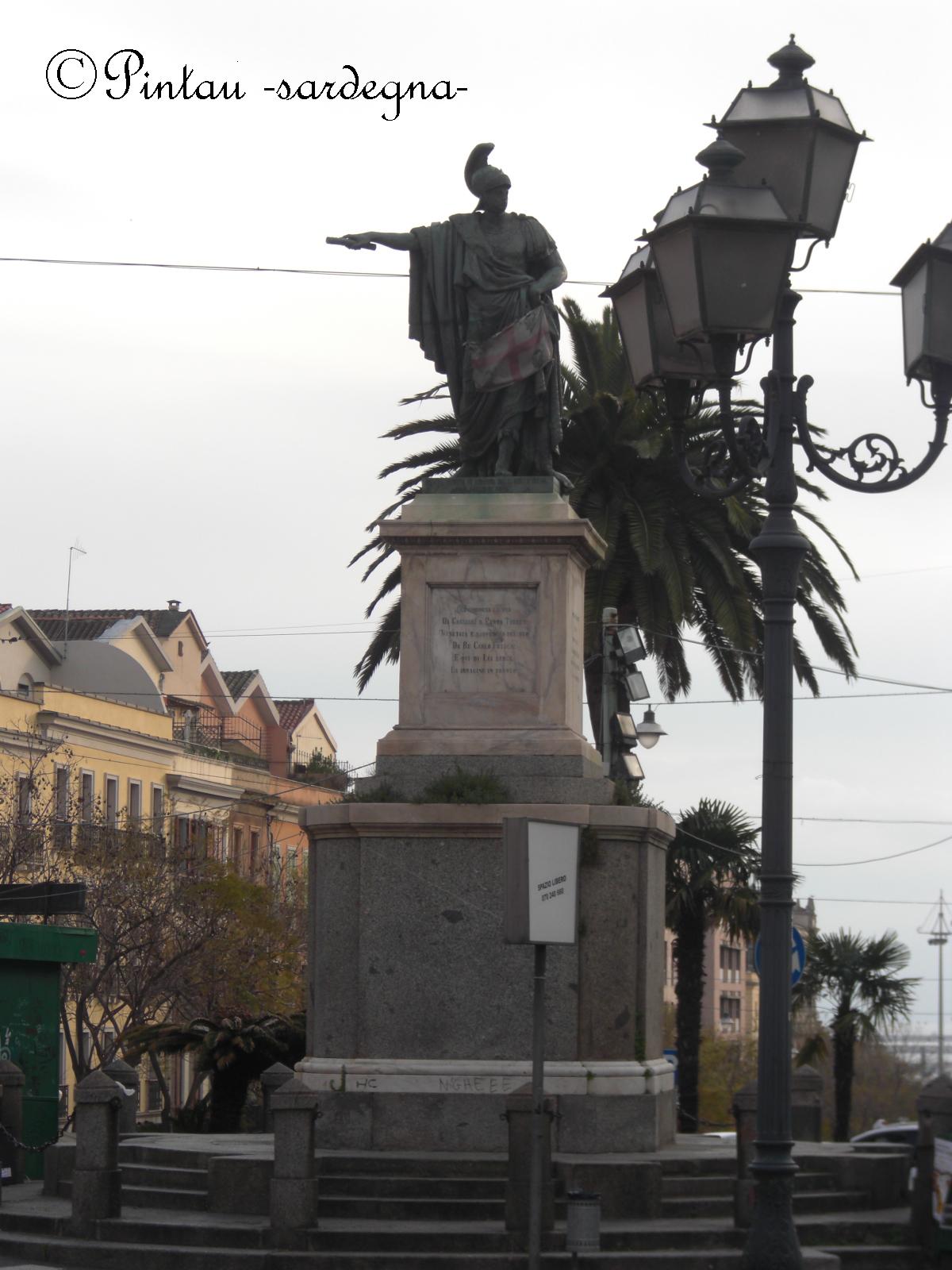 Cagliariの旧市街を歩く　－Piazza Yenne－_d0159660_9414679.jpg