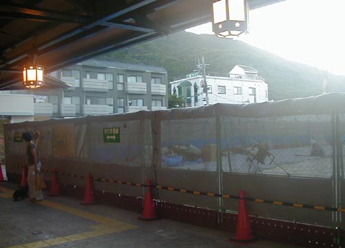 ●嵐山駅前の変化、その108(円形階段、駅舎から広場、脇道)_d0053294_12153866.jpg