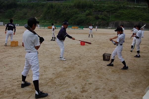 バンビ坂本野球教室を開催しました!_d0010630_1121222.jpg