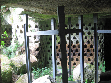 ヴィトッツァ洞窟の住居群２、トスカーナ ソラーノ_f0234936_218153.jpg