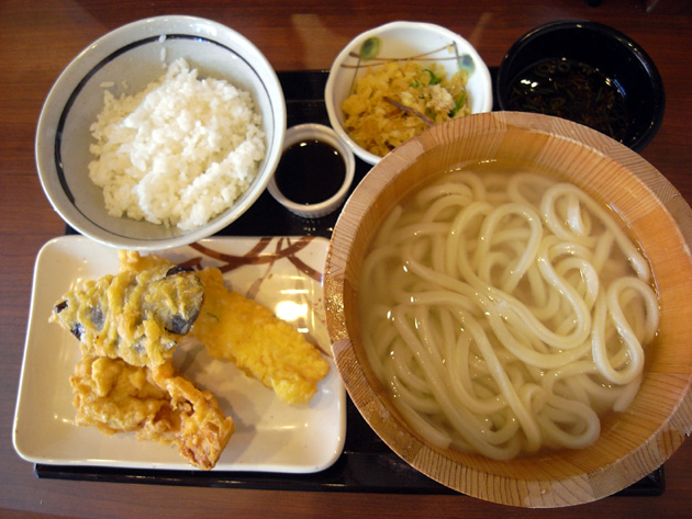 丸亀製麺 美里店 今日は釜揚げ 簡易天丼 ちゅらかじとがちまやぁ