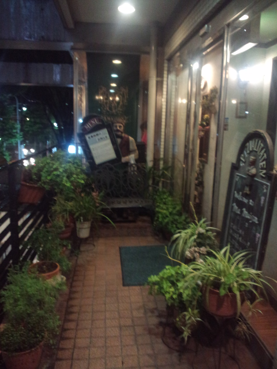 近くの洋食屋さん_c0151965_2181371.jpg