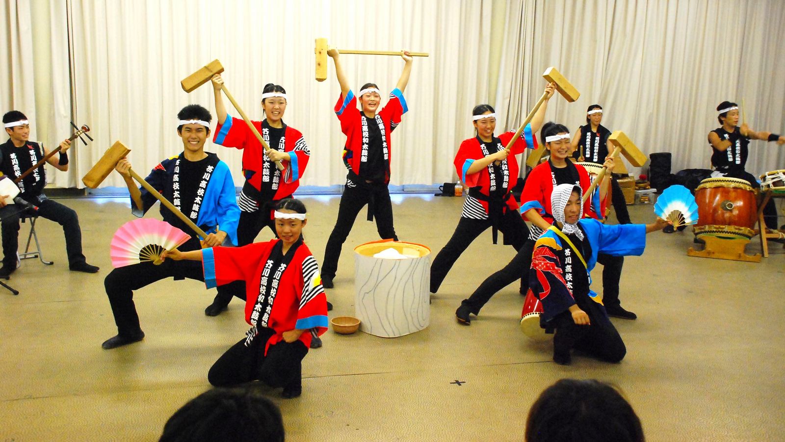 高校生の和太鼓部がバリ芸術祭に！_e0017689_213495.jpg