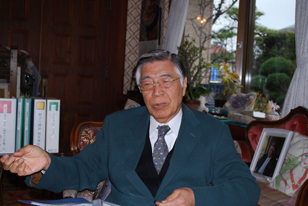 ★【佐藤栄作久・前福島県知事インタビュー】原発事故は人災だ!! _a0028694_5283896.jpg