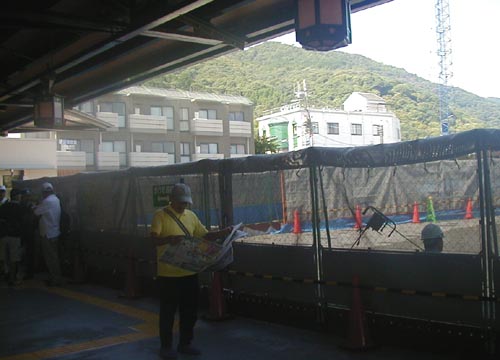 ●嵐山駅前の変化、その110(円形階段、駅舎から広場)_d0053294_18224346.jpg