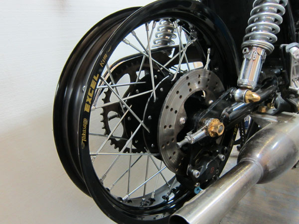 アントライオン製TDRベース ビレットハブ SR400リアディスク化 アントライオン製TDRベース ビレットハブ SR400リアディスク化