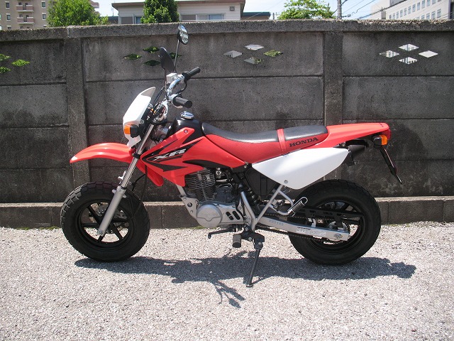 XR100モタード！！！_e0114857_1926547.jpg