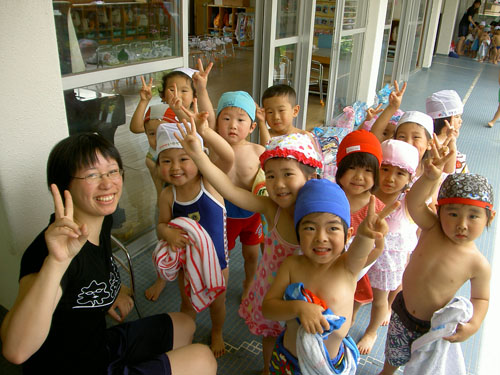 園でのプール遊びが始まりました みかづき幼稚園のブログ 園でのプール遊びが始まりました みかづき幼稚園のブログ