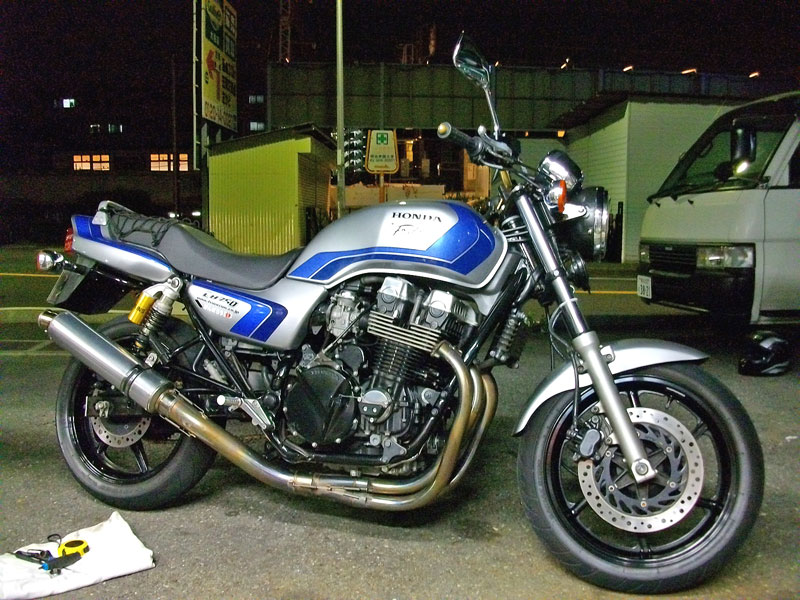 CB750（RC42）にオーリンズ フルアジャスタブルリアショックを装着！！ : バイクパーツ買取・販売＆バイクバッテリーのフロントロウ！