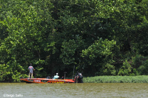 Bassmaster Elite Series #7 Arkansas River 初日_a0097491_8491063.jpg