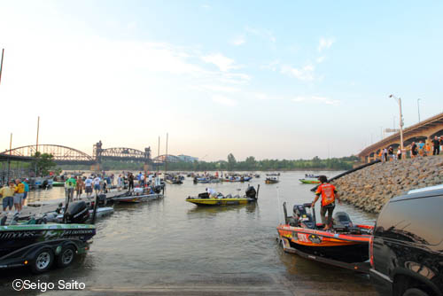 Bassmaster Elite Series #7 Arkansas River 2日目_a0097491_8554525.jpg