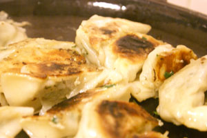 土鍋で餃子を焼く(研究中)_e0080369_114530100.jpg
