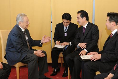 棺と損でエヴァ国家?_c0139575_18105382.jpg