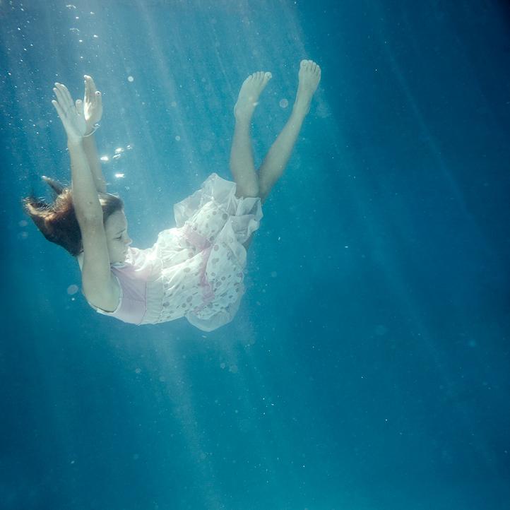 alice in waterland : elena kalis_f0039379_13425181.jpg