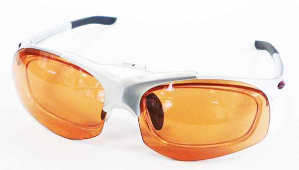 OGK KABUTO跳ね上げ式度付き対応スポーツグラスEXCEED入荷!_c0003493_8453196.jpg