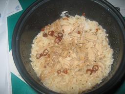 早速お弁当には「ツナとなめたけの炊き込みご飯」_a0139242_6101279.jpg
