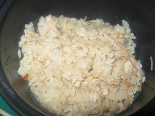 早速お弁当には「ツナとなめたけの炊き込みご飯」_a0139242_6112191.jpg