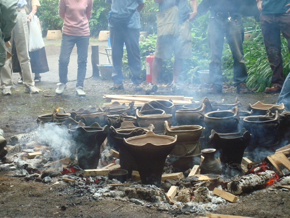 土器焼き: firing replicated pottery_a0186568_0561332.jpg