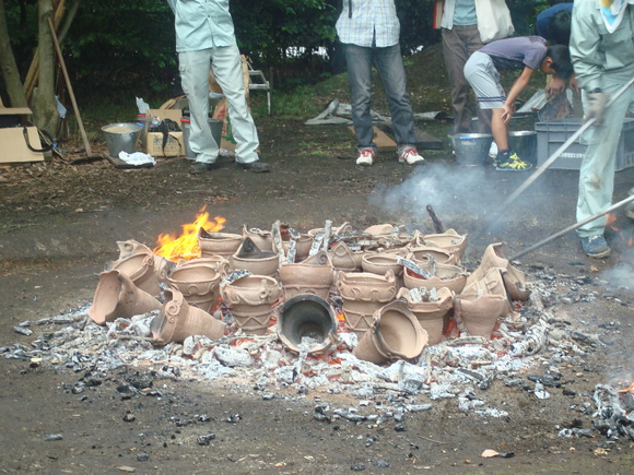 土器焼き: firing replicated pottery_a0186568_161286.jpg