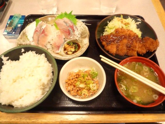 刺身も食ってます。_f0180307_15415759.jpg