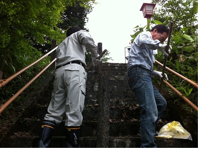 /// 湯村温泉街が一望できる清正公園の清掃を行いました /// _f0112434_21562158.jpg